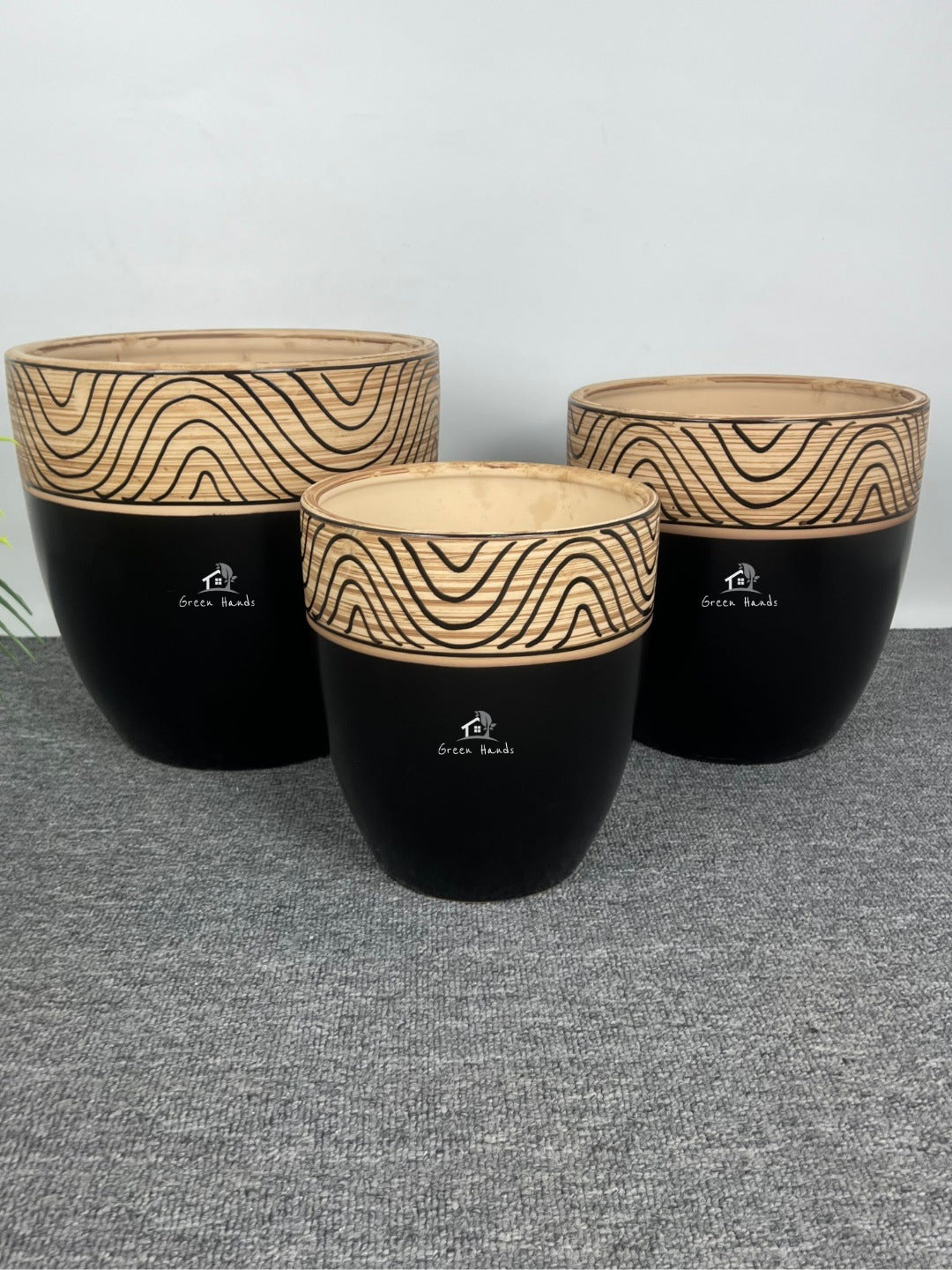 Black Ceramic Pots: Artistic Elegance in UAE Green Hands